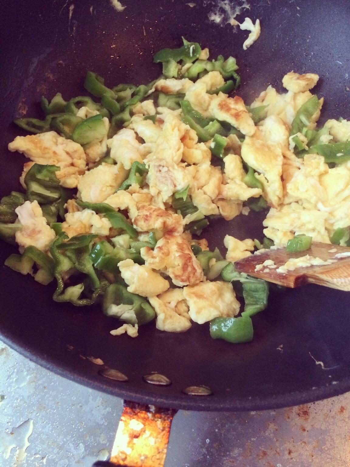 周末午餐之青椒花生➕青椒鸡蛋的做法 步骤9