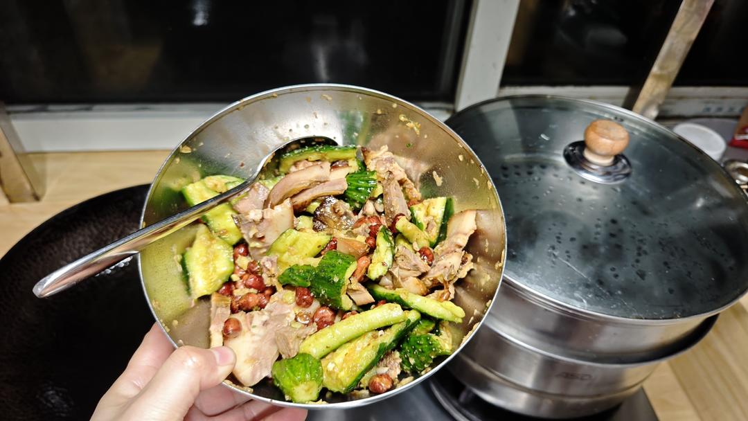 猪头肉拍黄瓜～简单好吃的下酒菜！