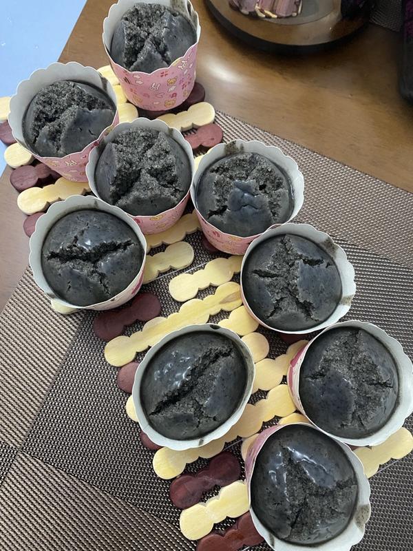 黑芝麻蒸糕（Black Sesame Steamed Sponge Cupcakes)
