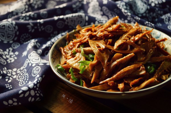 老饶家丨酸辣笋尖