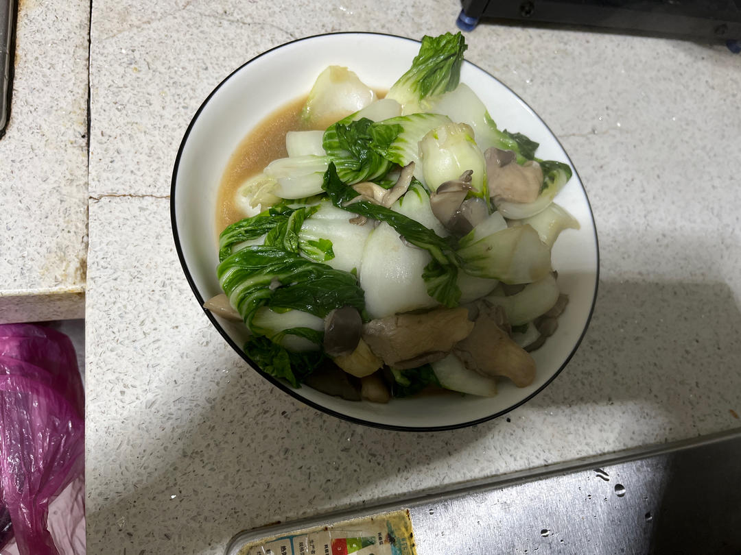 素菜也鲜甜的平菇炒青菜