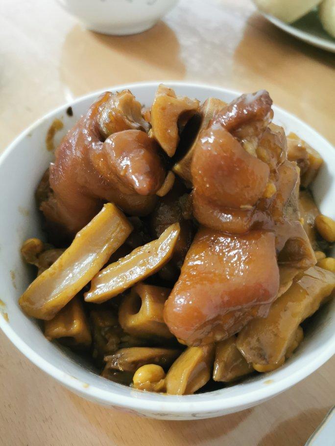 美味的家常菜：红烧猪蹄