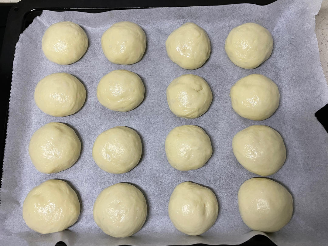 一次就成功，喧软好吃的淡奶油小餐包～