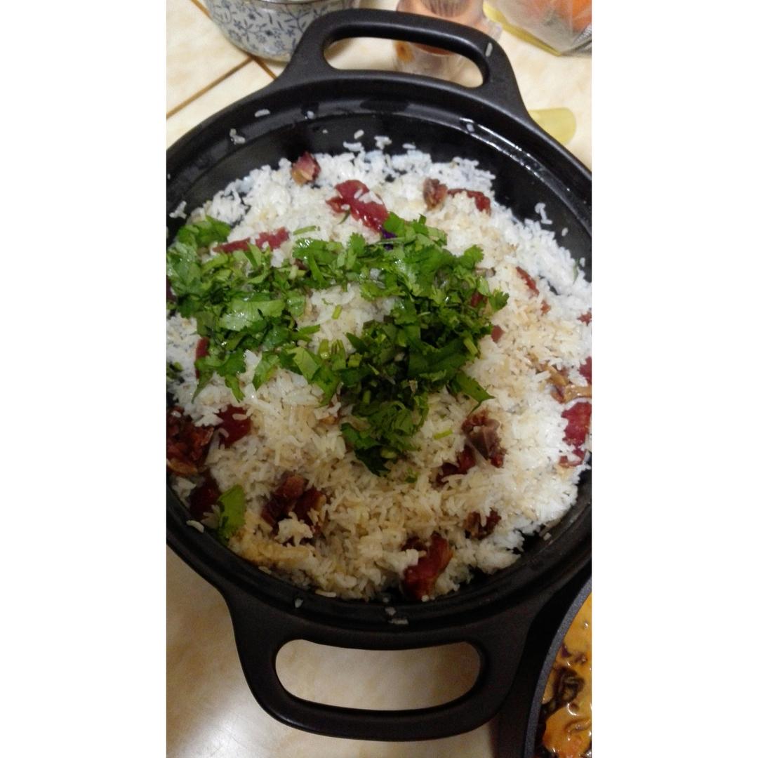 塔吉锅腊味煲仔饭