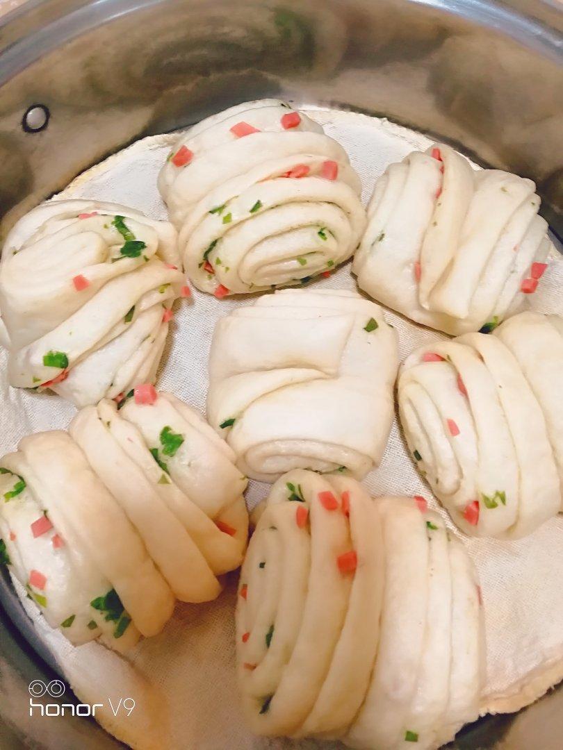 最好吃的火腿葱香花卷—附让葱不变黄的小窍门