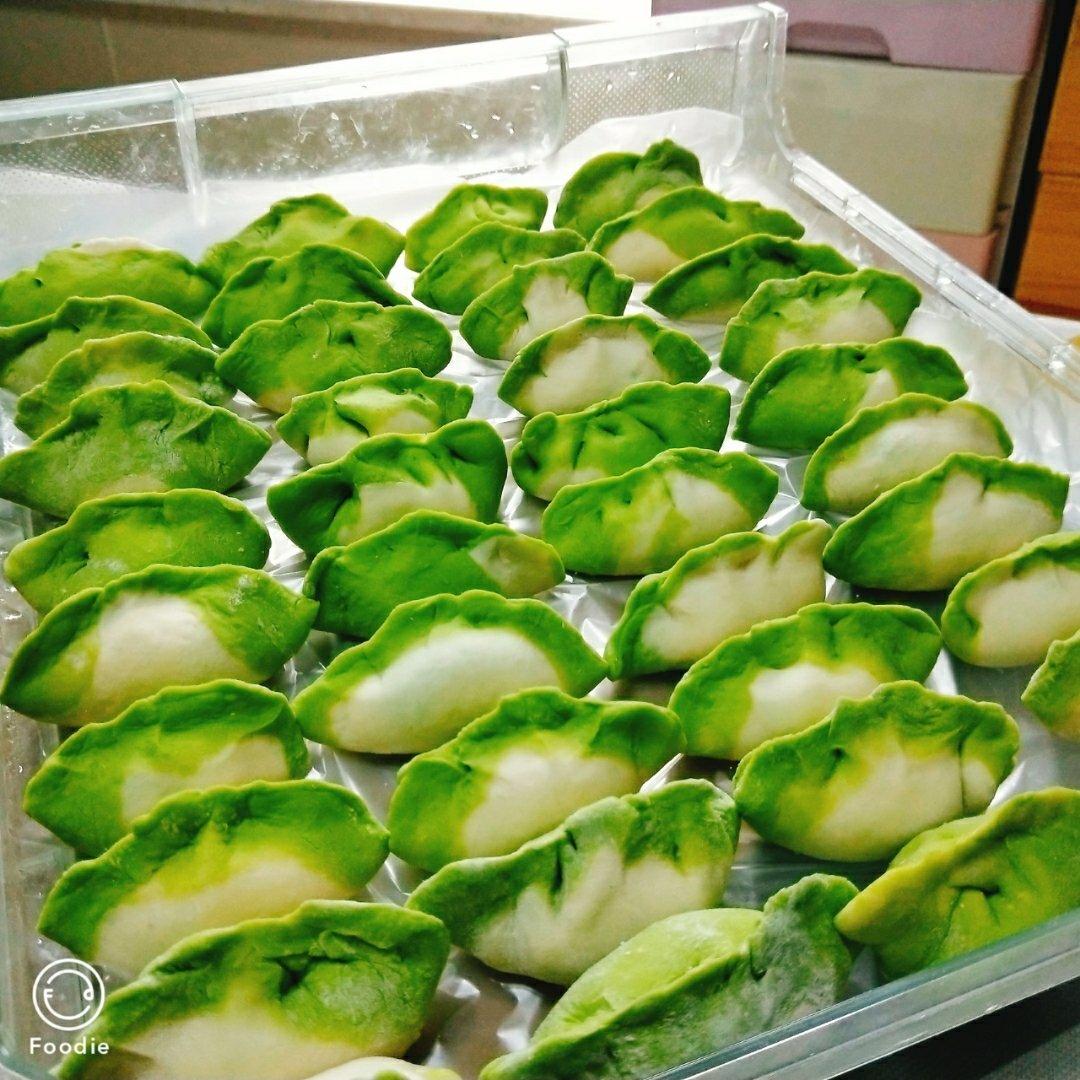 翡翠白玉白菜饺子详细版（附翡翠白玉白菜饺子包法，翡翠白玉饺子皮两种制法，面包机和面，翡翠白玉烧卖，各种馅料搭配）