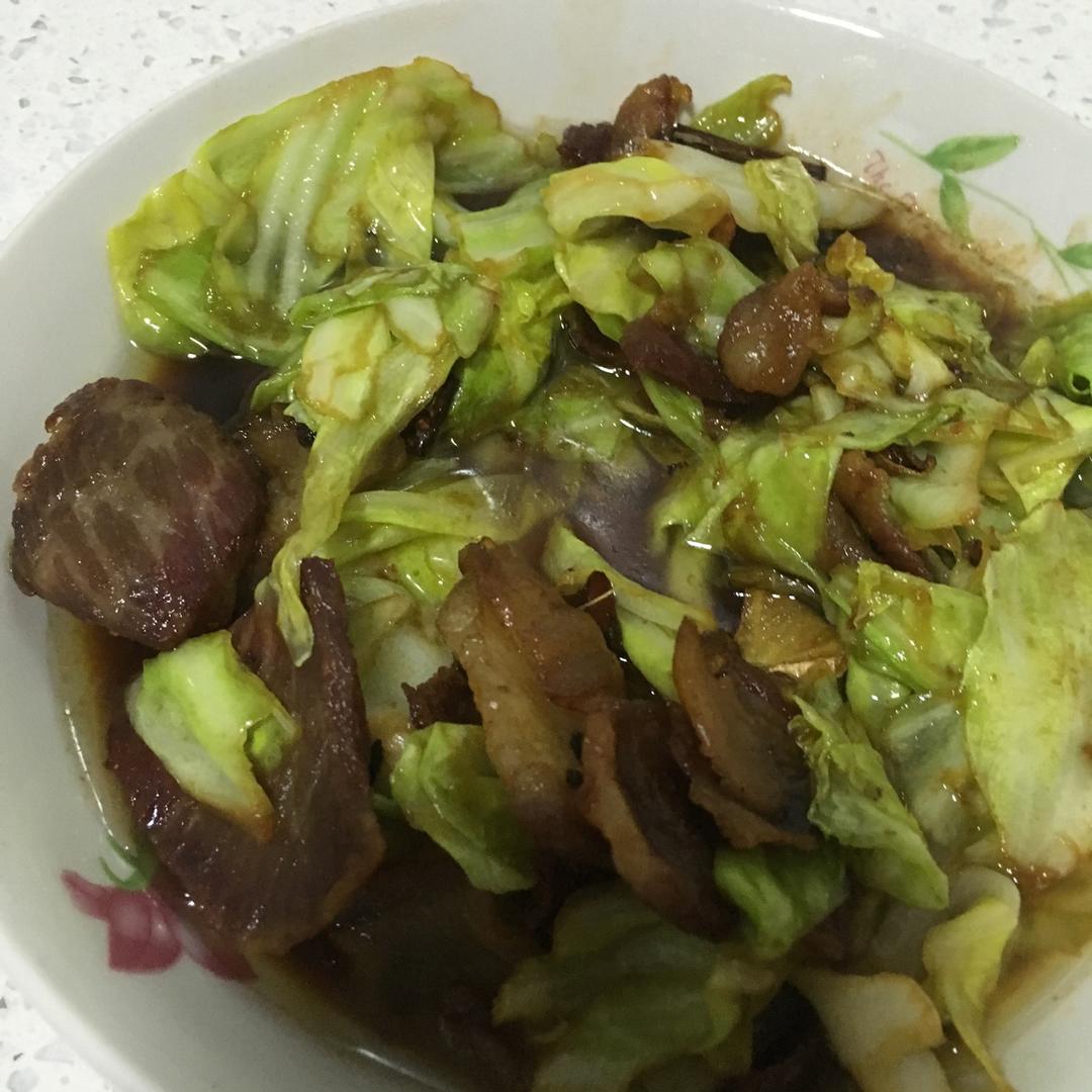 五花肉炒手撕包菜