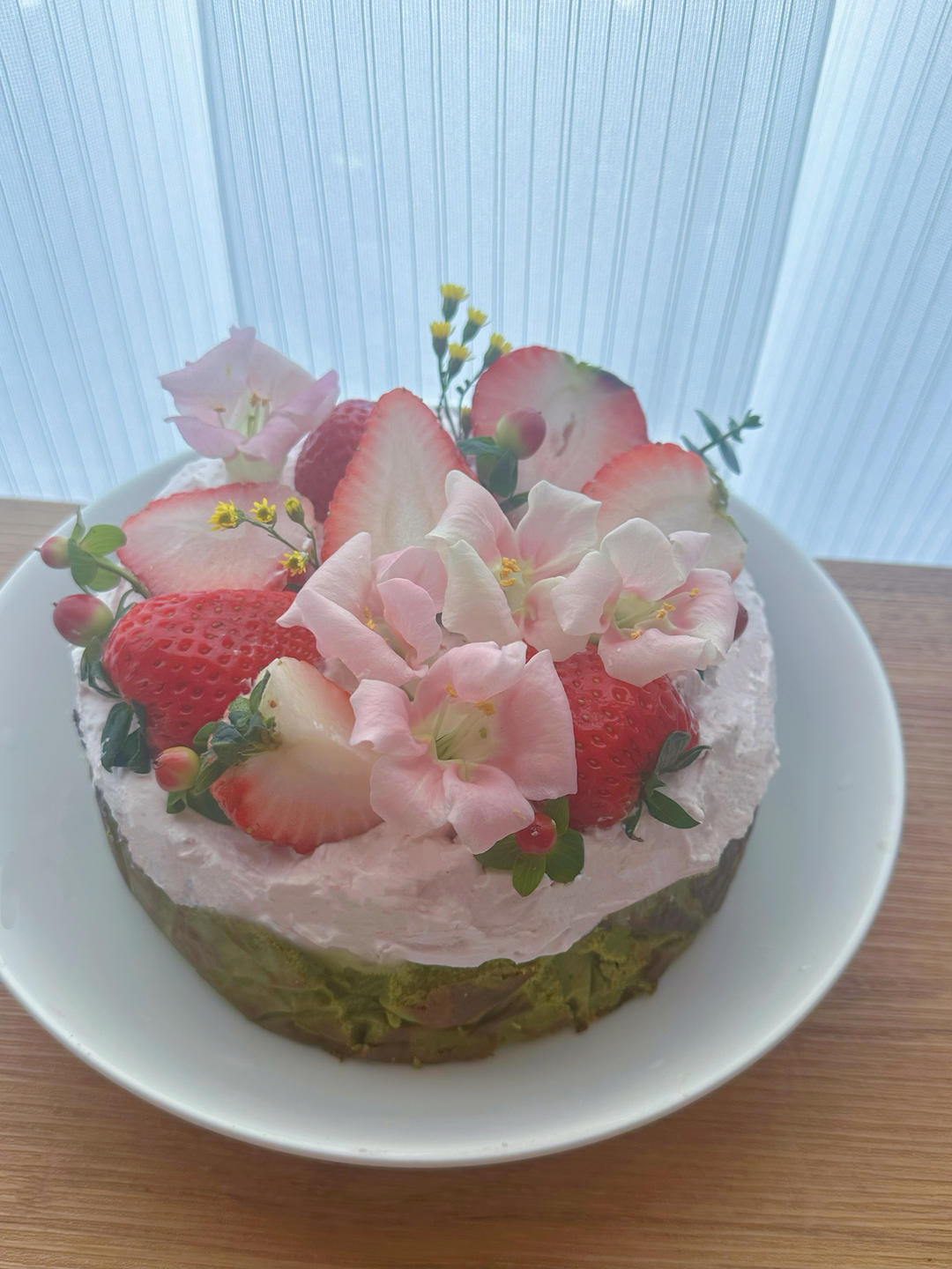 春天的鲜花蛋糕：抹茶草莓巴斯克