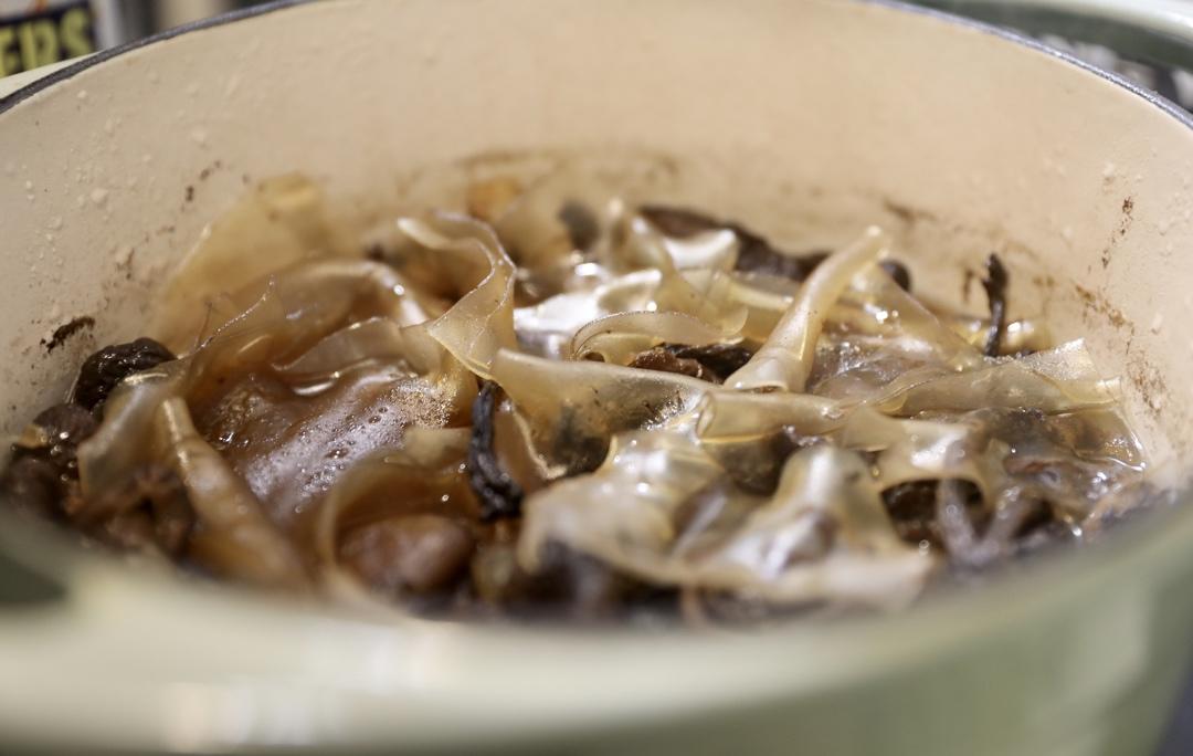 小鸡炖蘑菇
