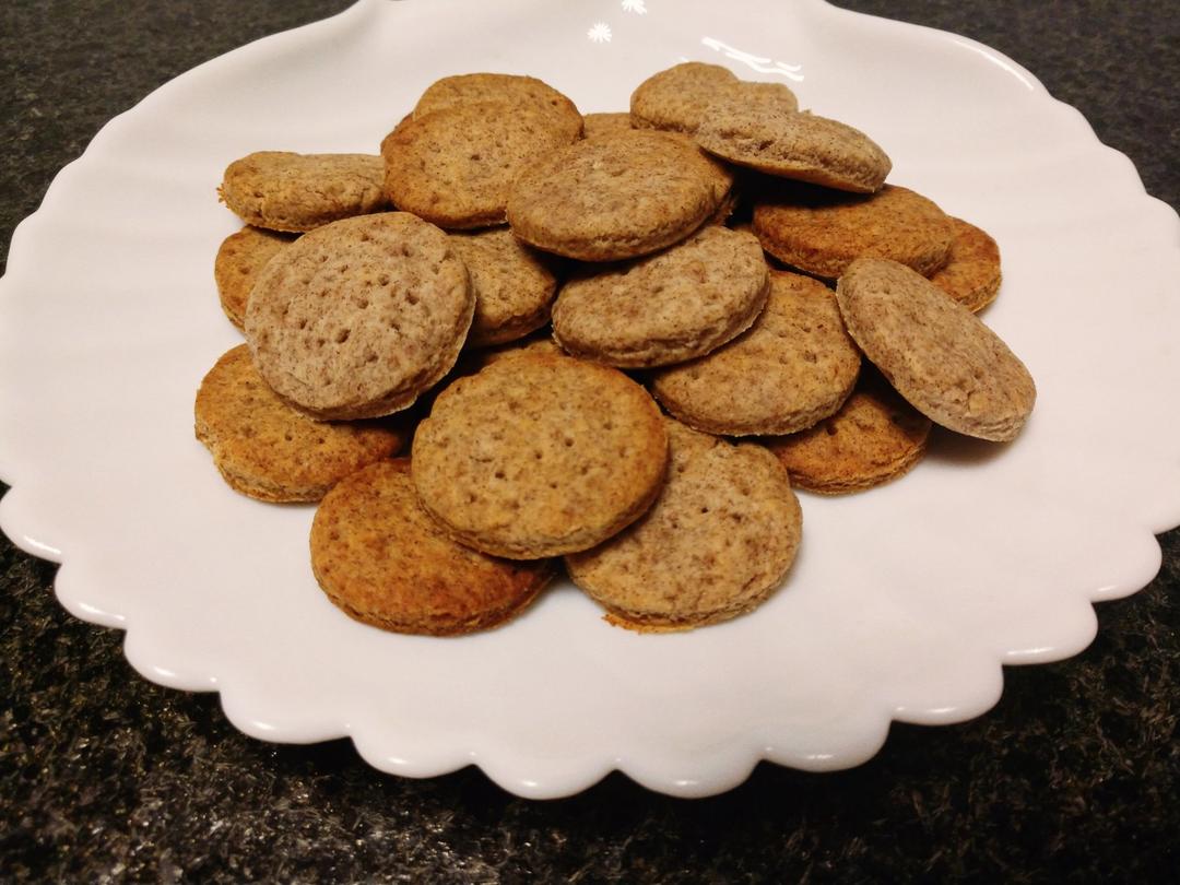 奶香浓郁的纯全麦饼干