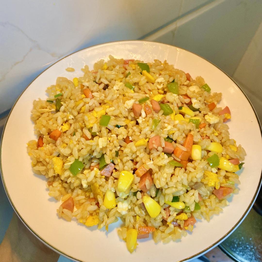 穆歌做的好吃到停不下来的酱油蛋炒饭