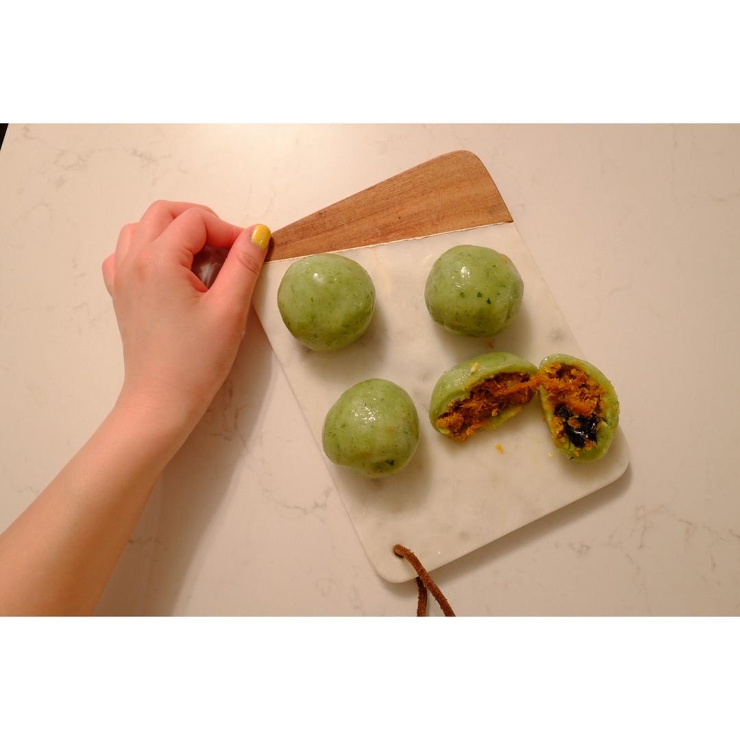 网红青团～～咸蛋黄肉松青团