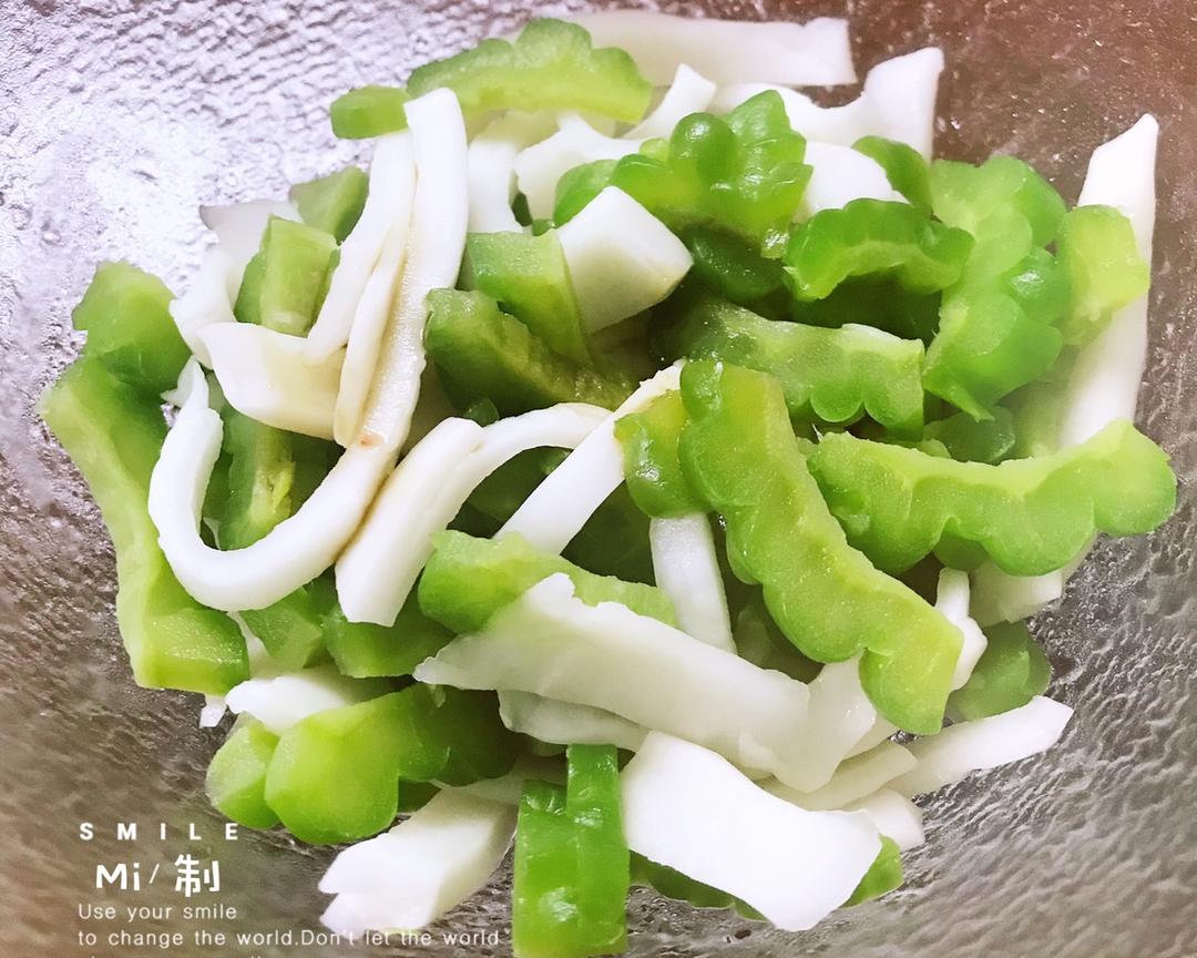 苦瓜炒椰子肉的做法