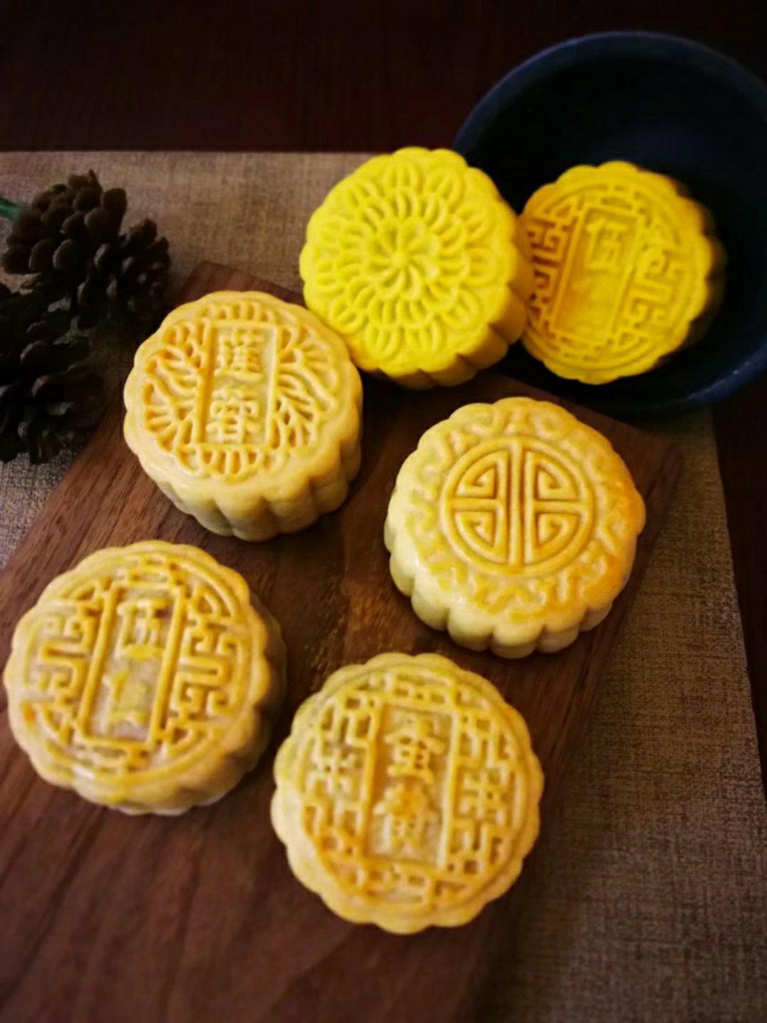 广式月饼——蛋黄莲蓉月饼