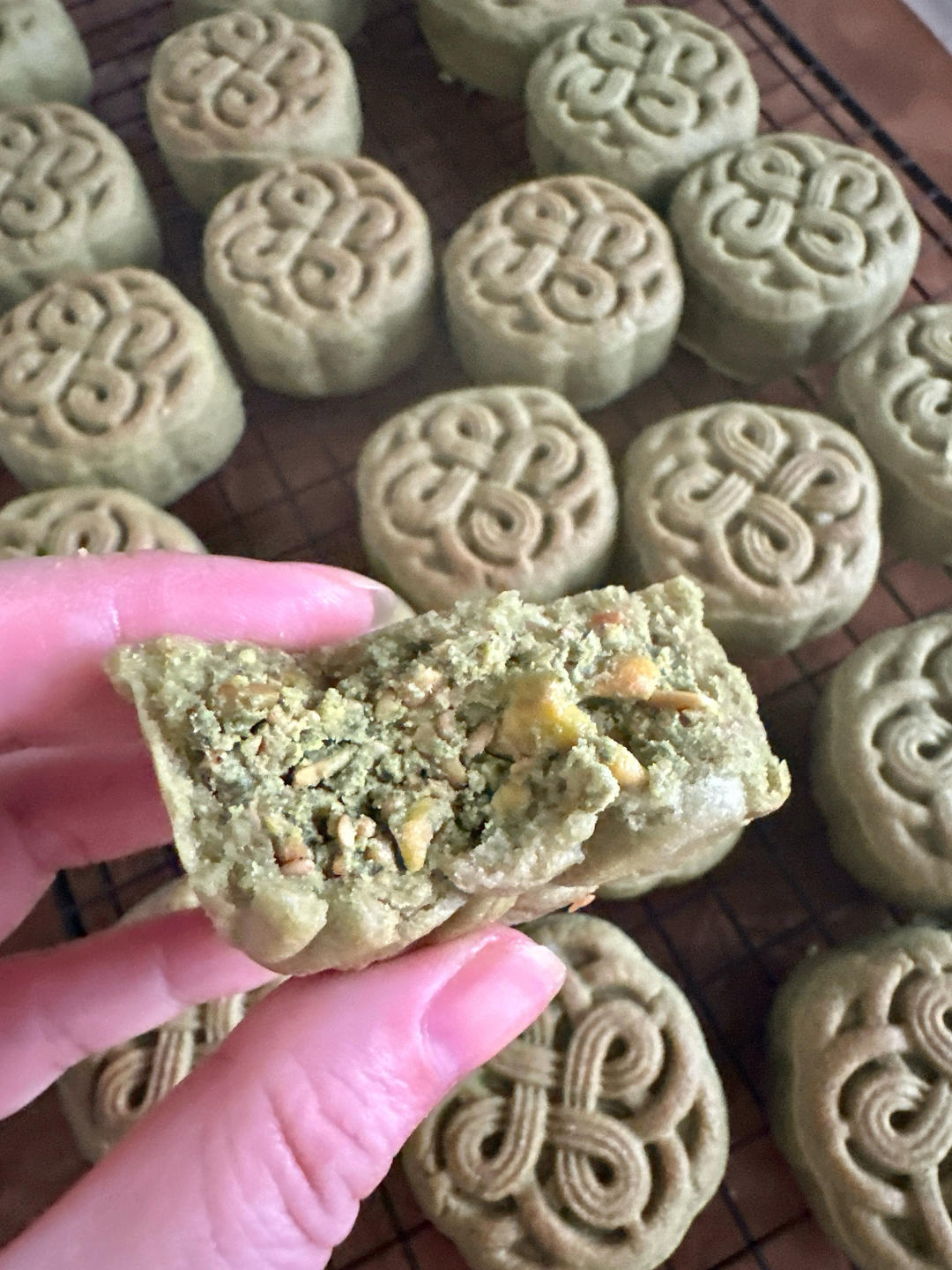 今年爆火的开心果脆皮月饼｜开心果霸霸月饼