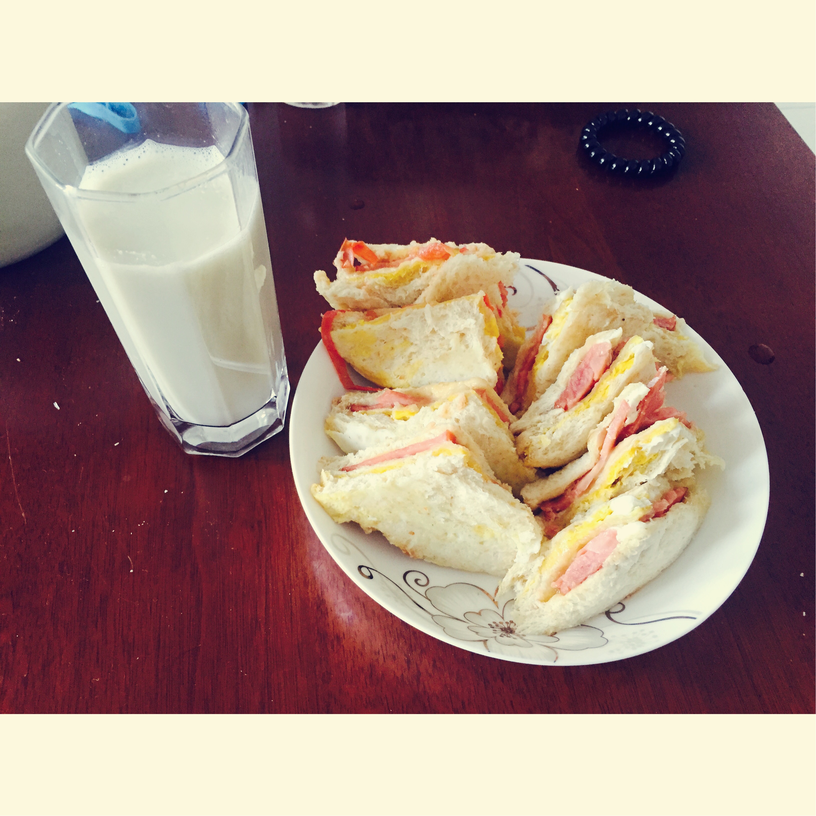 【1分钟鸡蛋三明治】微波懒人早餐