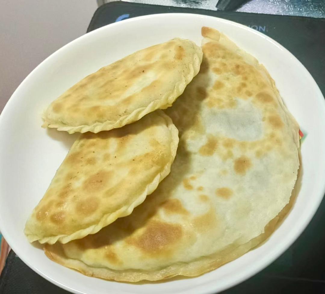 合饼(哈饼)菜盒子～韭菜，黄瓜两种馅