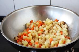 咖喱土豆鸡丁饭的做法 步骤10