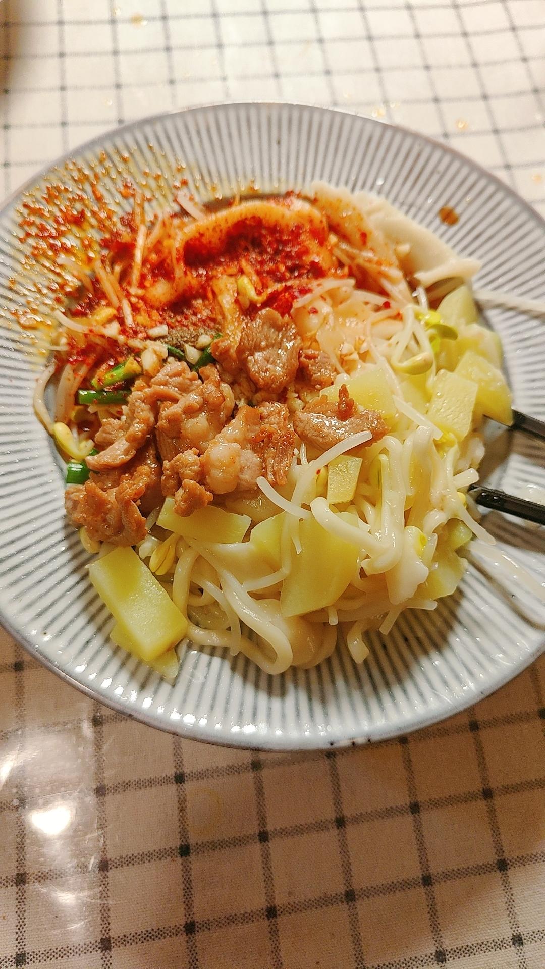 陕西美食｜裤带面---又名BiangBiang面
