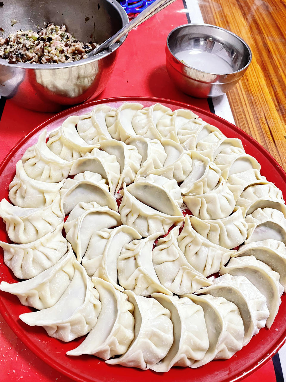 爆汁牛肉芹菜饺子🥟（附牛肉馅不干柴方法）
