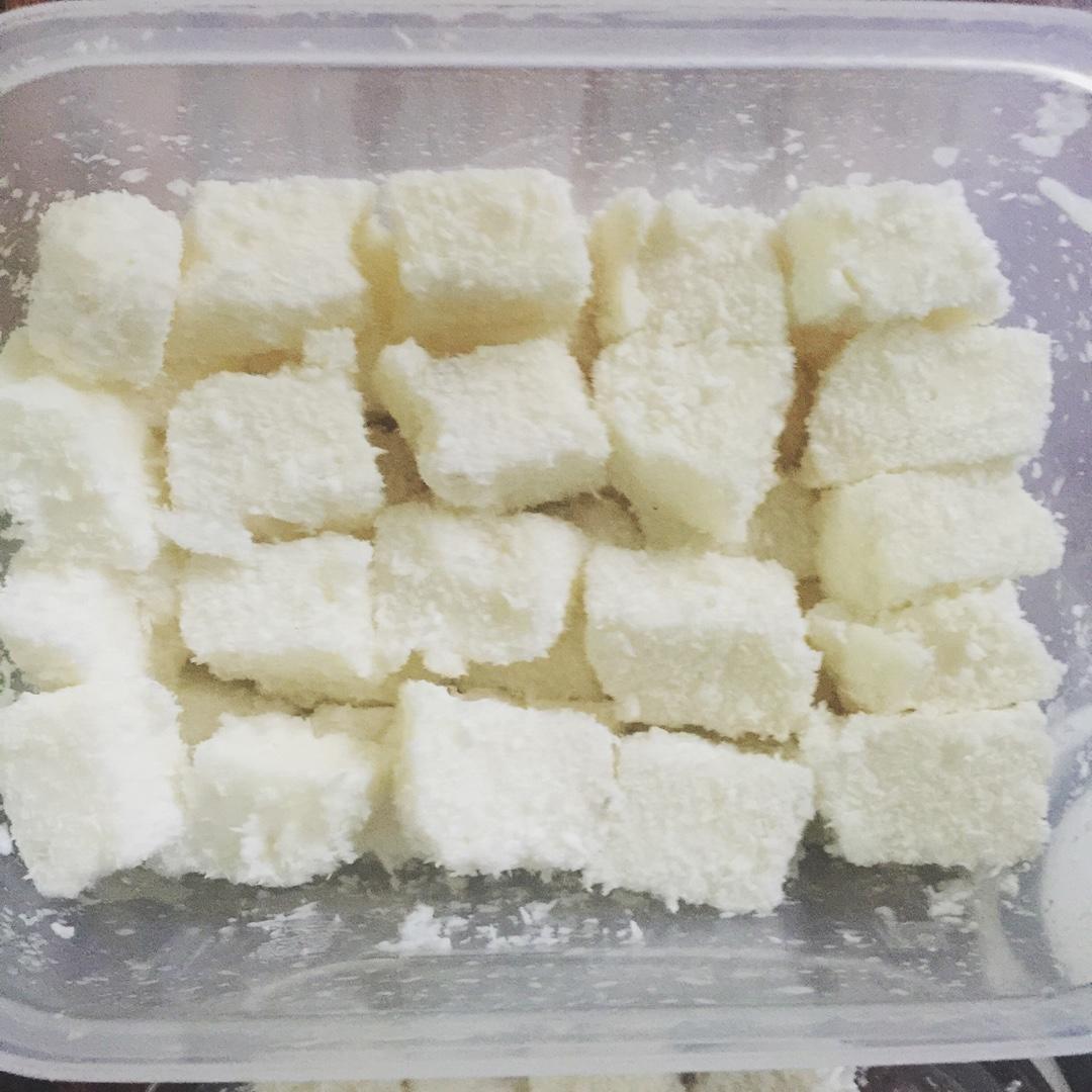 椰丝牛奶小方糕