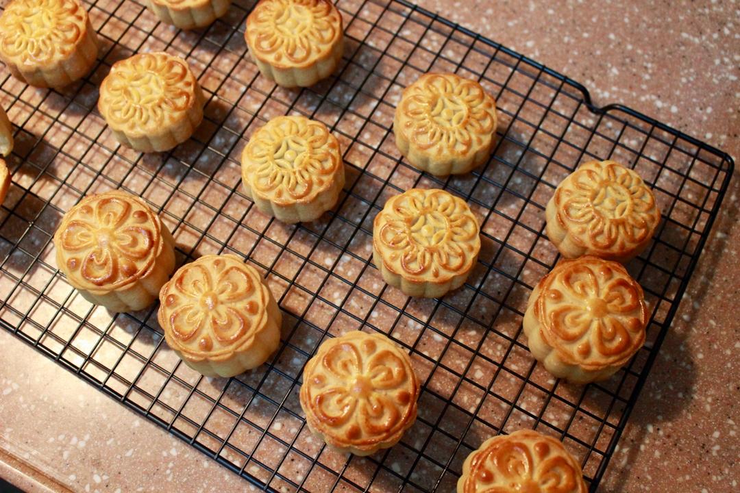 广式月饼—蛋黄莲蓉月饼