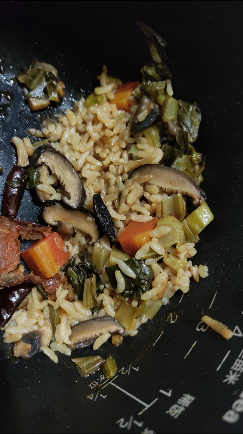 香菇辣肠焖饭 Fried Rice With Sausage &Mushroom