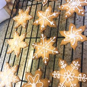 圣诞预热，雪花饼干来袭（附：冬天软化黄油的7种方法）