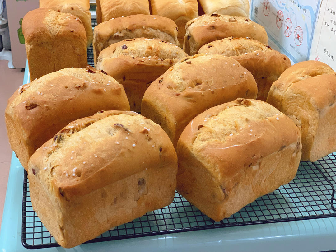 红枣核桃料多多，一炉8条小吐司记录