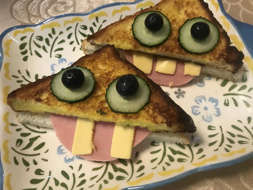 会吐舌头的大牙怪三明治