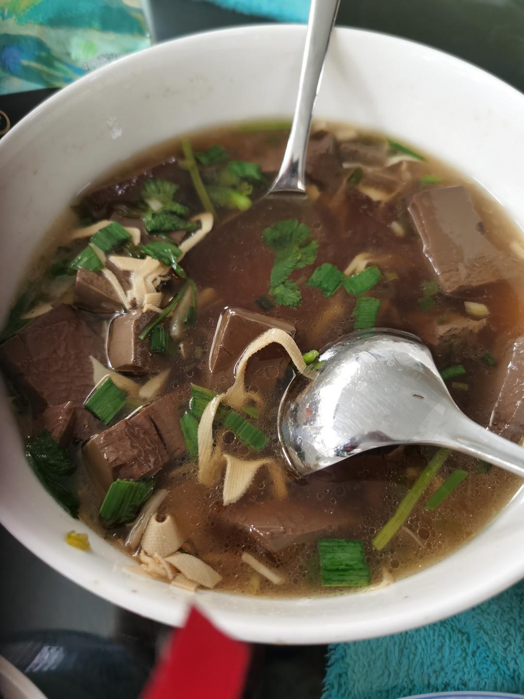 补铁鸭血粉丝汤