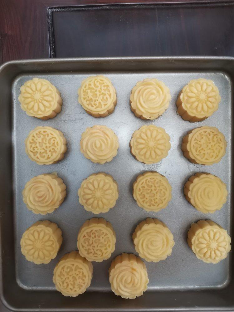 💃奶黄流心月饼——这是可以让你坐稳朋友圈厨霸位置的月饼🥮，没人点赞算我输👎