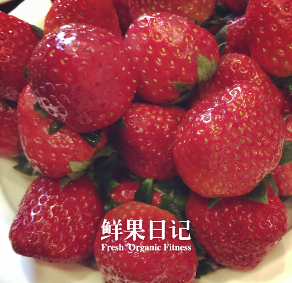 今冬第一颗草莓