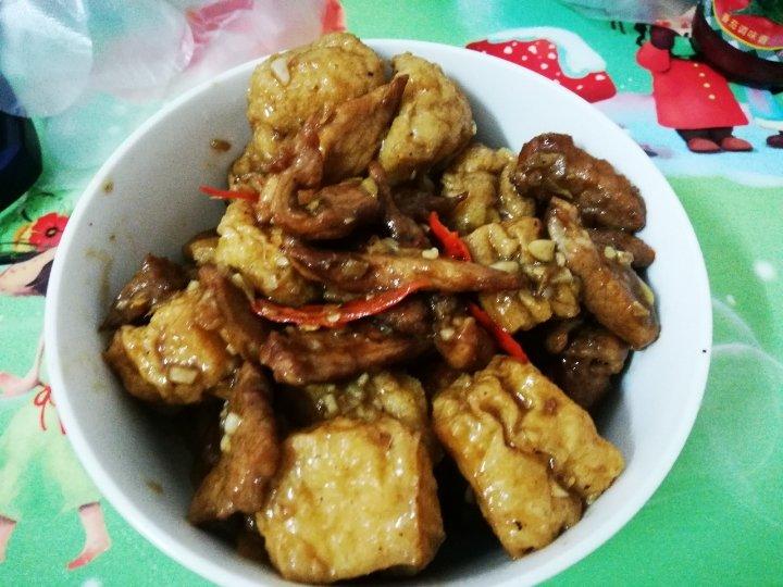 豆腐泡炒肉片