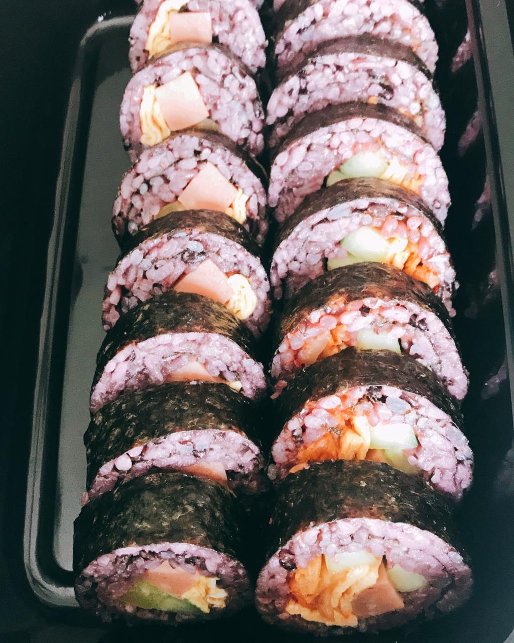 她想他想她做的黑米寿司