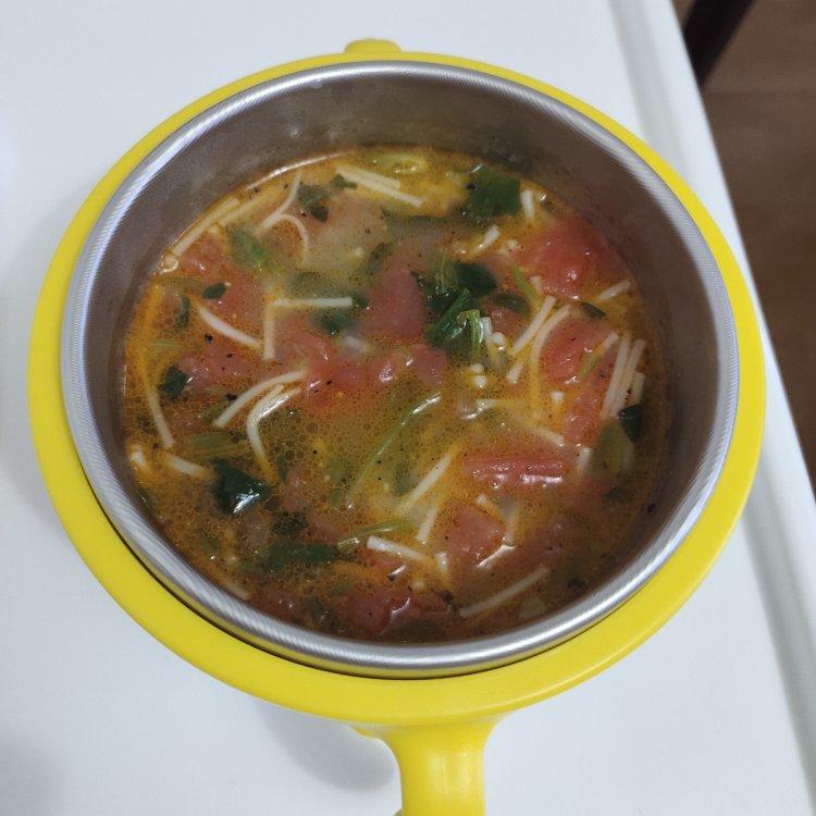 吃一次就爱上的宝宝辅食！西红柿菠菜细汤面（10个月以上婴幼儿辅食）宝宝蔬菜面条！