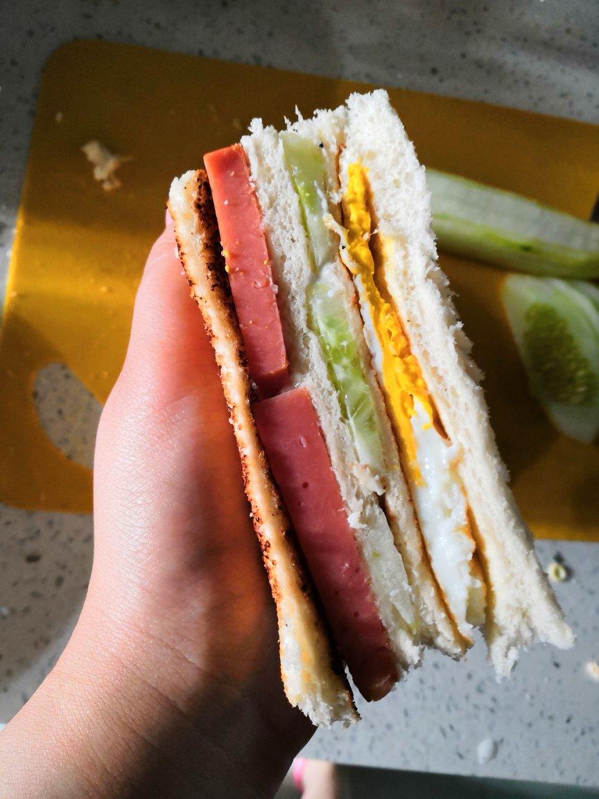 火腿芝士蛋三文治