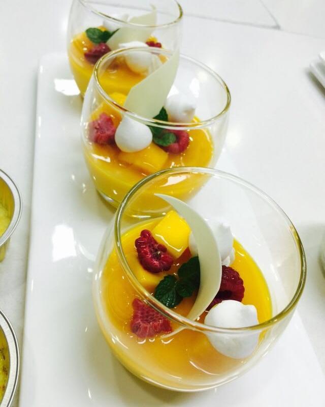 法式芒果布丁杯 芒果布丁杯,配吉士酱,鲜果,蛋白糖,备战甜品台 赞 39