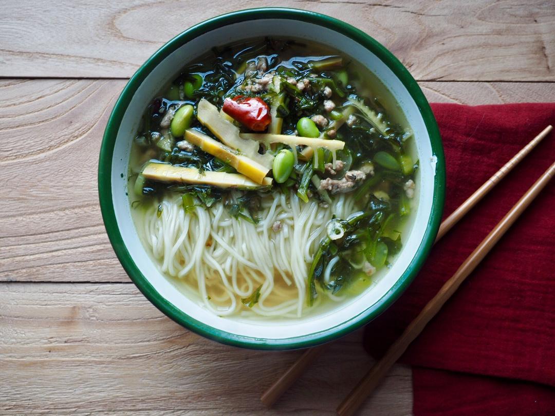 雪菜春笋面的做法