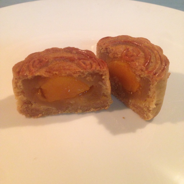 广式月饼——蛋黄莲蓉月饼