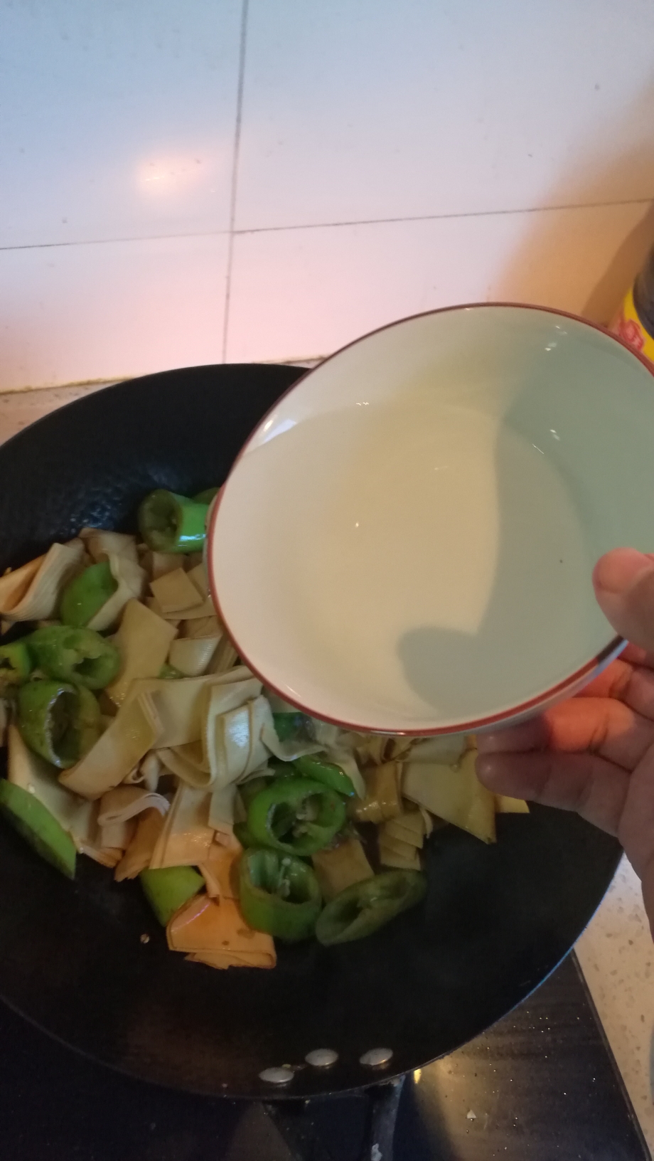 水版尖椒豆片的做法 步骤7