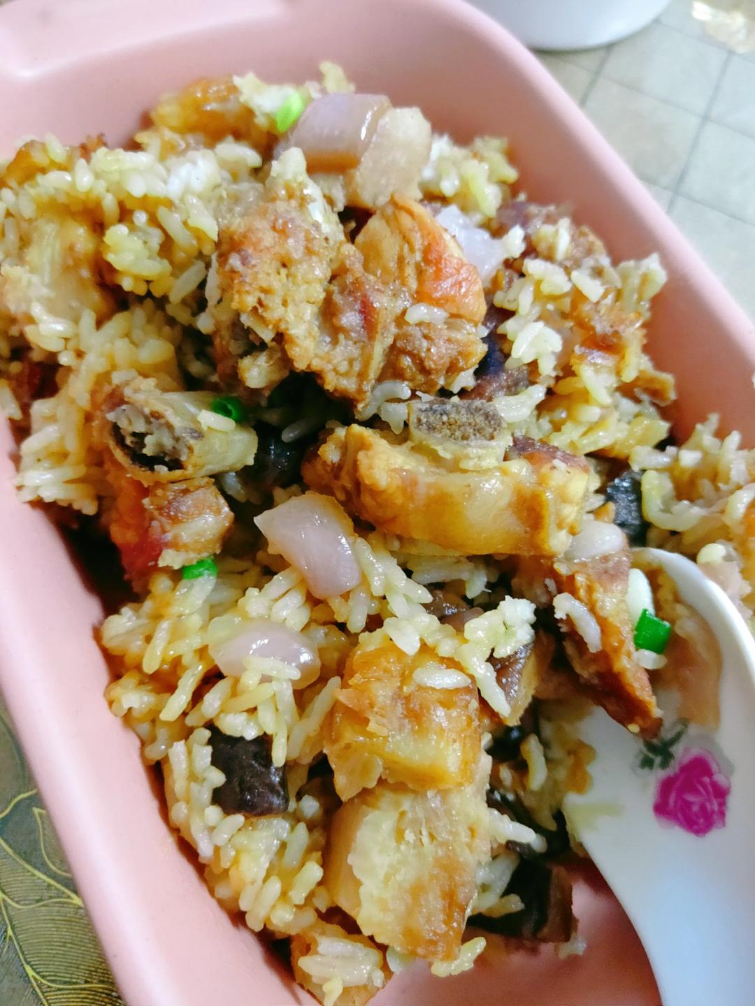 【排骨焖饭】