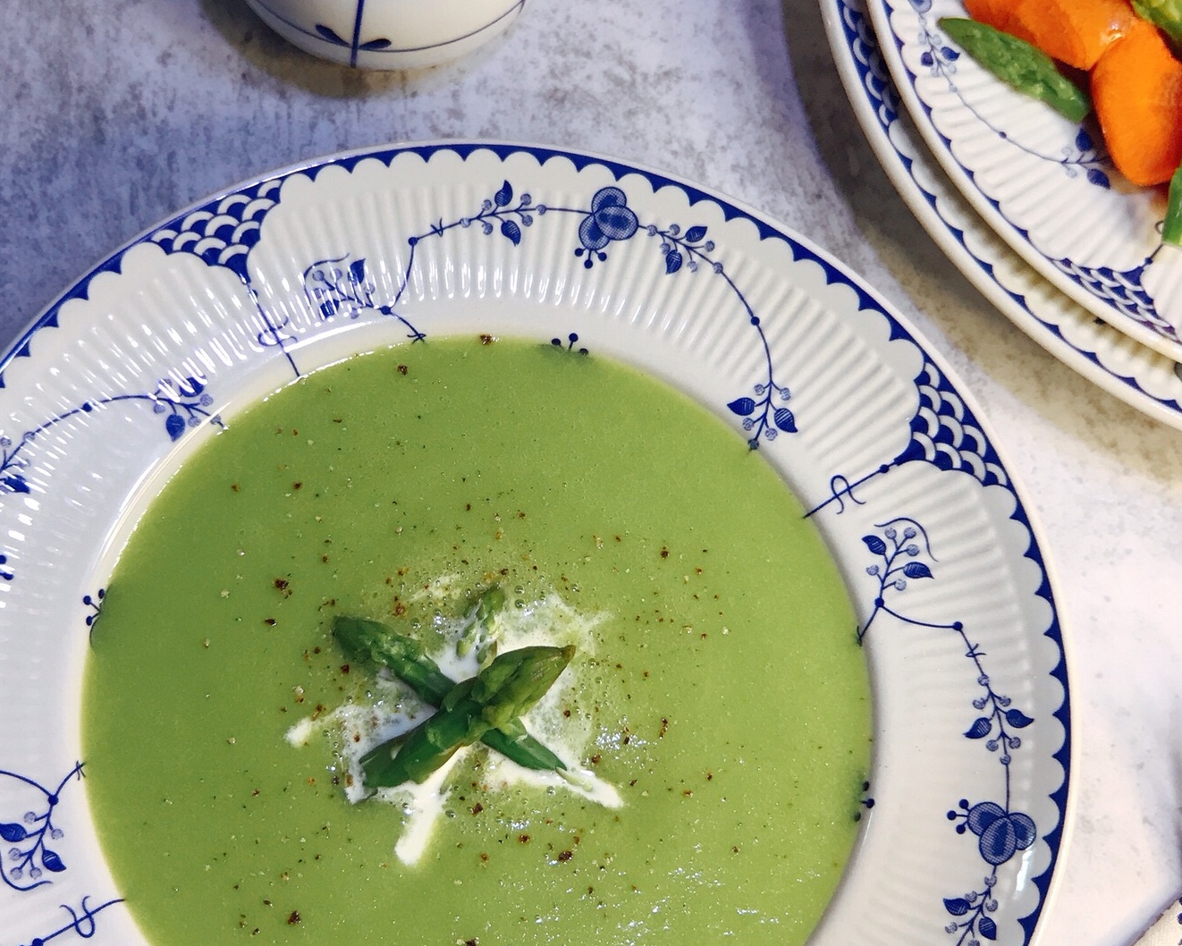 【樉樉的小厨房】颜色翠绿引人食欲法式芦笋浓汤 小美版的做法