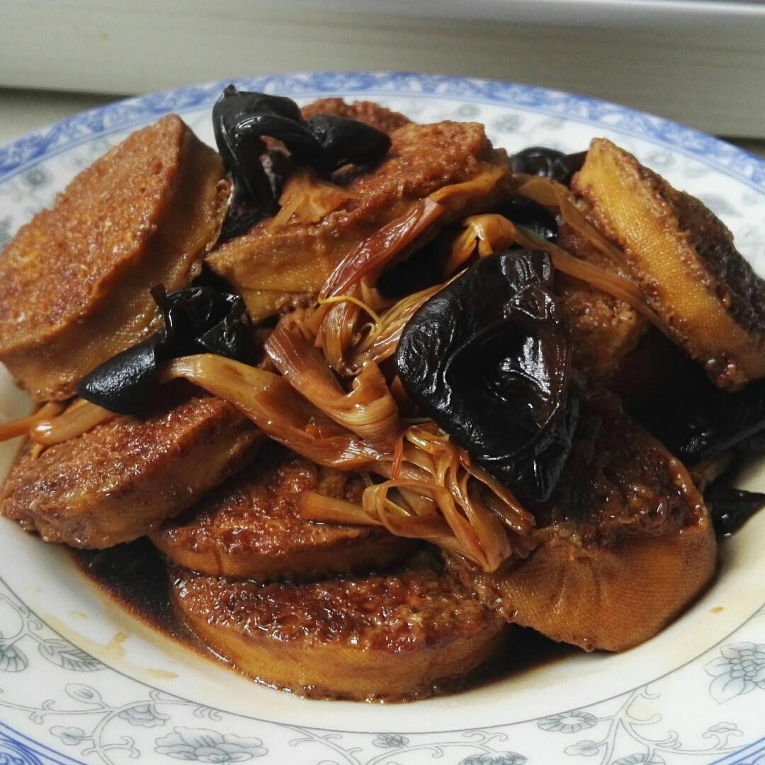 brenda gu做的冷热可食的年菜---红烧素鸡甚于食肉!
