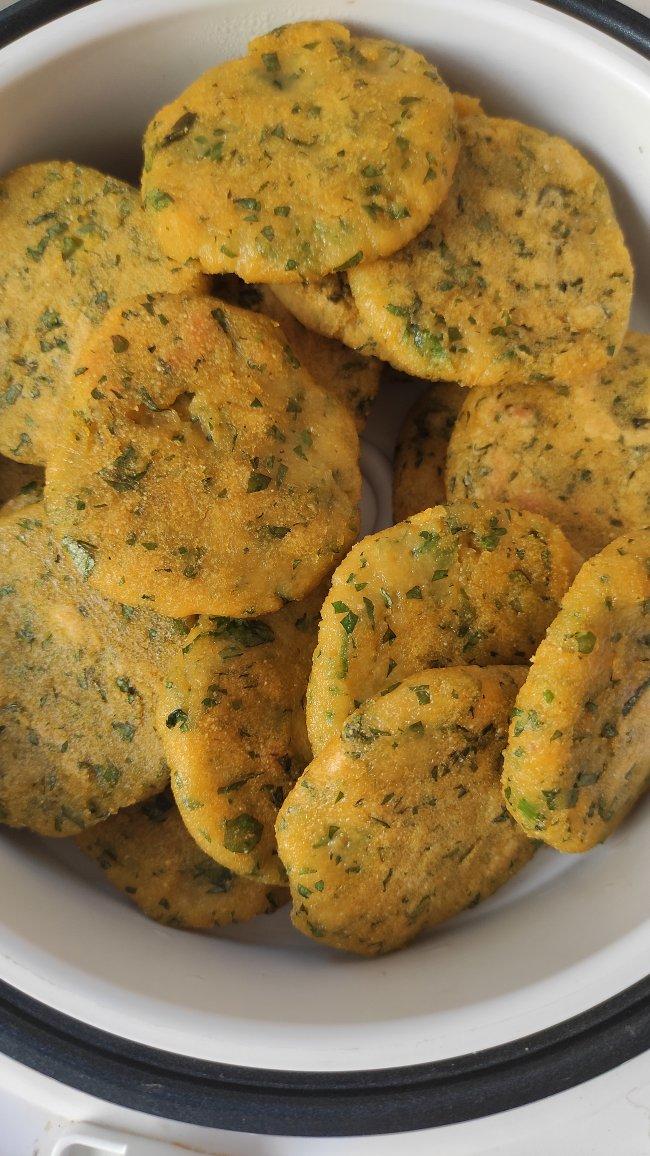 新用户灰哥的主人做的玉米面菜饼子贴饼子