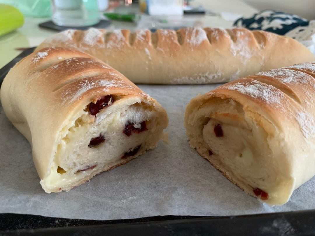 内心柔软的蔓越莓芝士软欧包