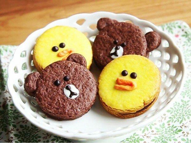 卡通动物立体饼干--抱大杏仁的小松鼠