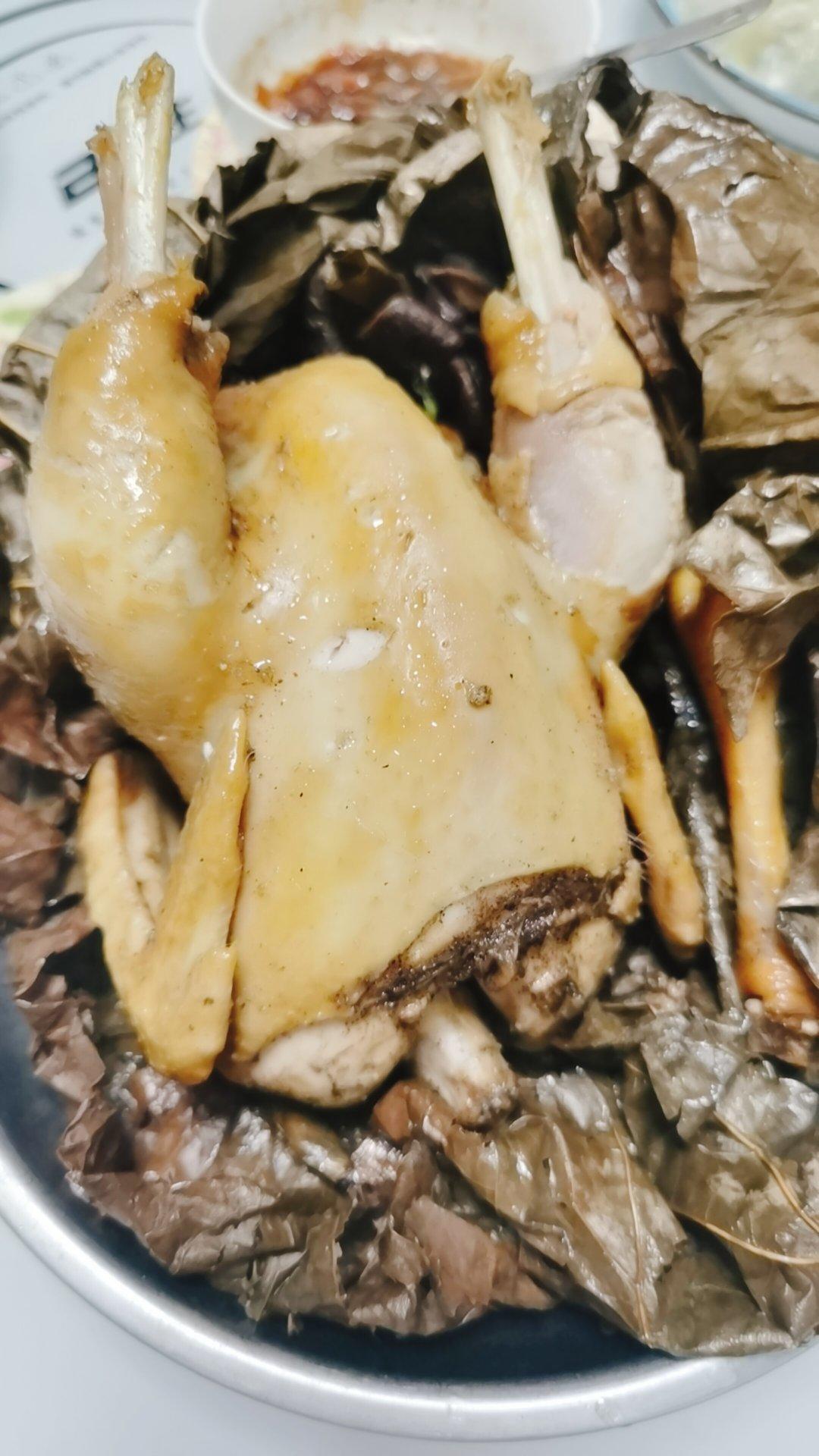 鲜嫩多汁的荷叶蒸鸡