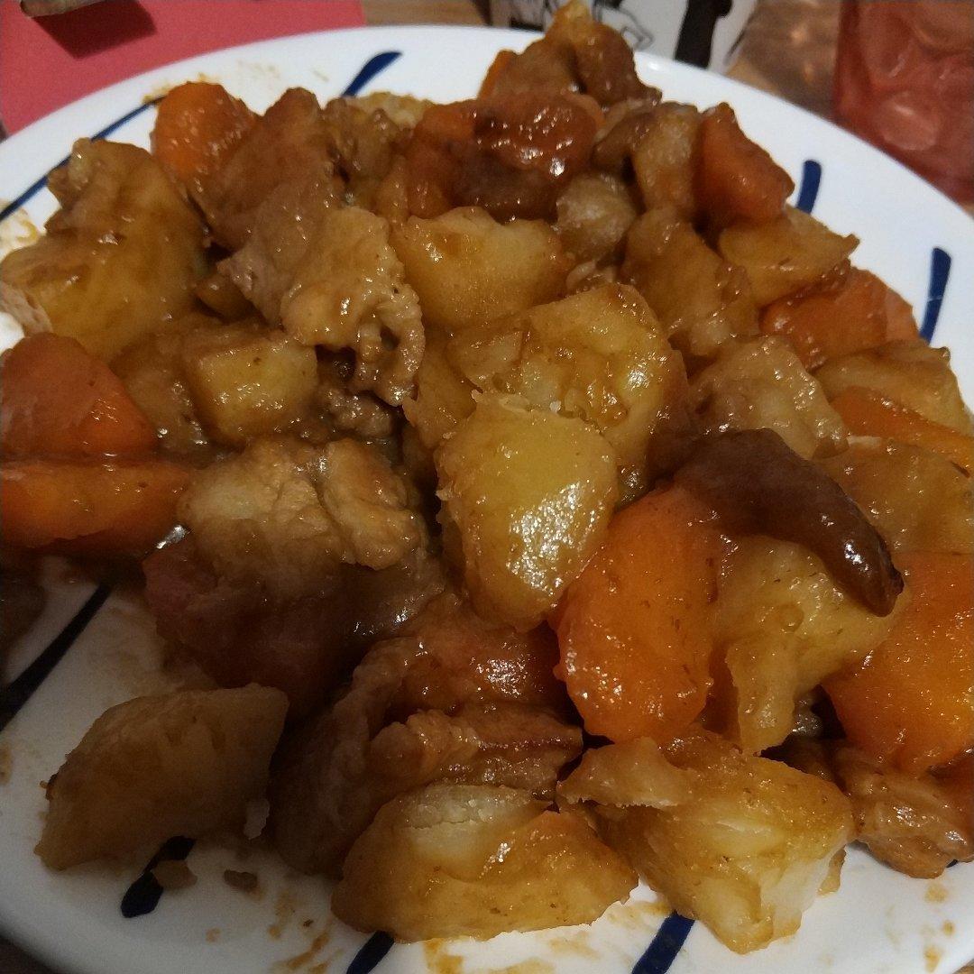 土豆胡萝卜炖猪肉