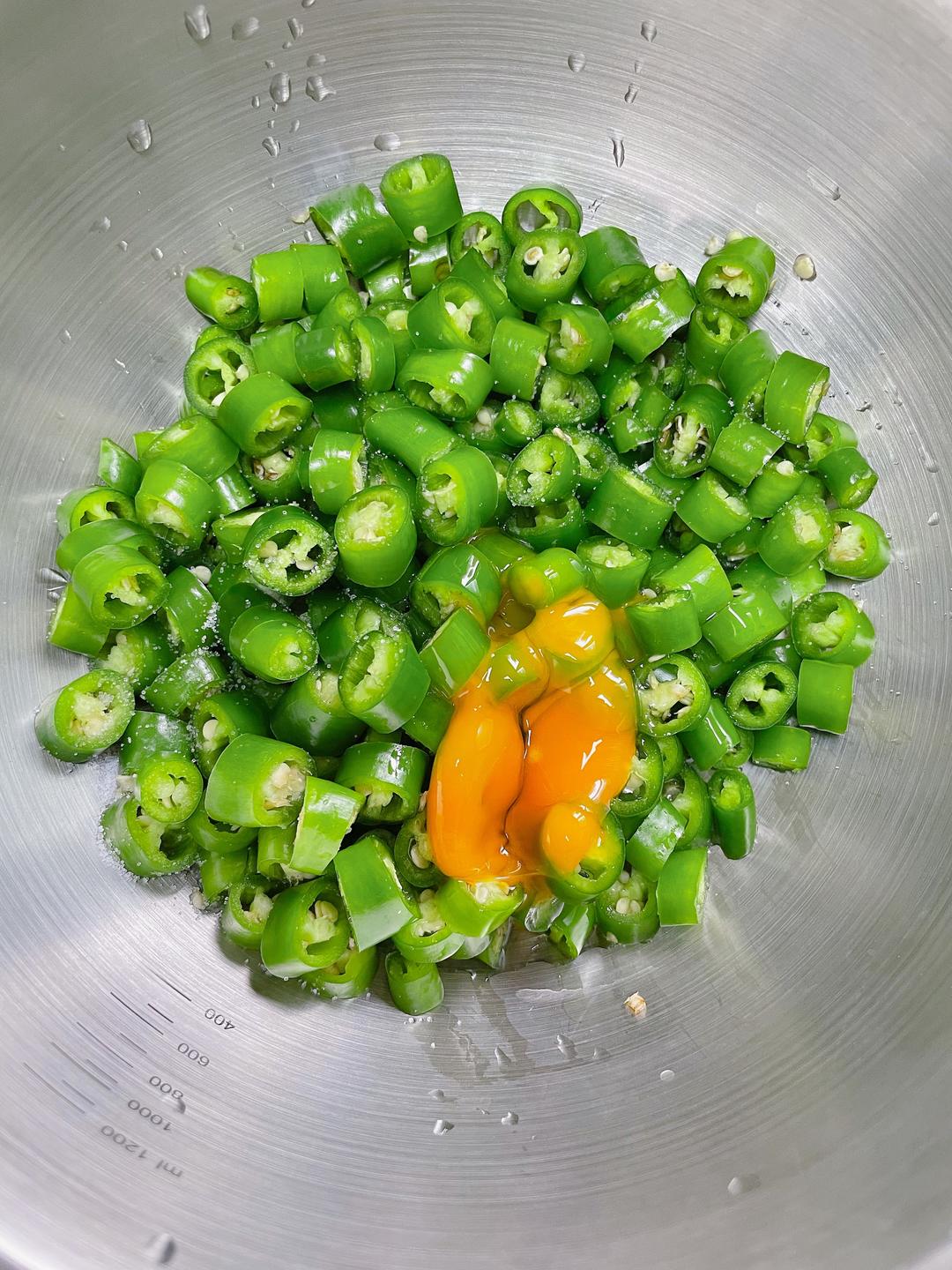 超好吃的面炕辣椒的做法 步骤2